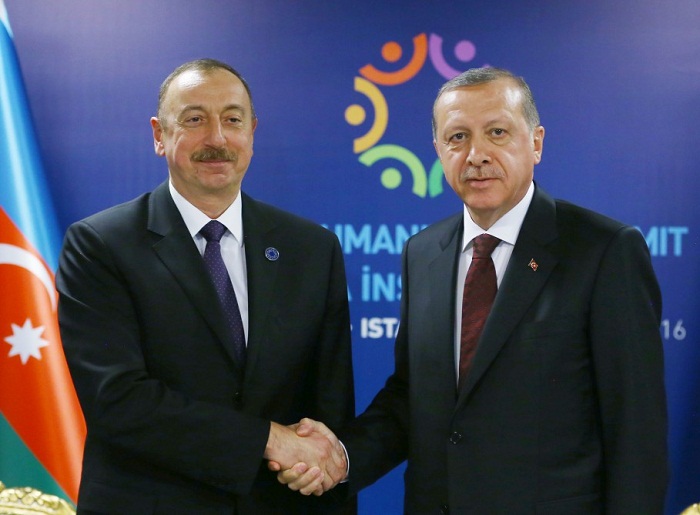 Azerbaijani, Turkish presidents meet in Istanbul